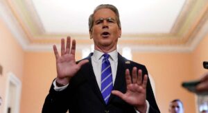 Bessent pide «una investigación completa» y una diputada denuncia a Powell