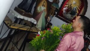 «Bienvenidos al infierno del Cecot»: el maquillador venezolano Andry Hernández relata el día a día preso en El Salvador – AlbertoNews