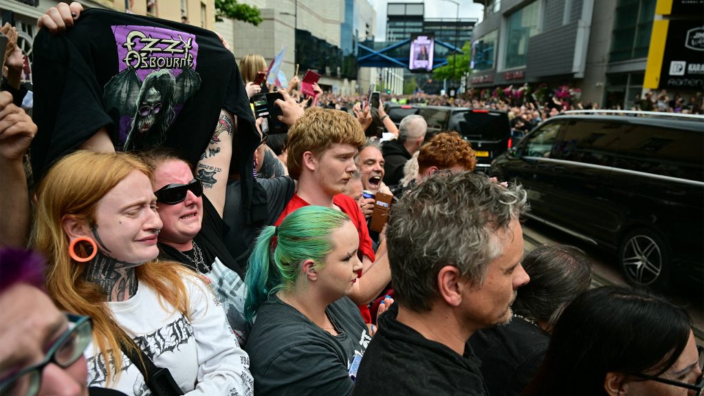 Birmingham despidió a Ozzy Osbourne con un emotivo y multitudinario cortejo fúnebre