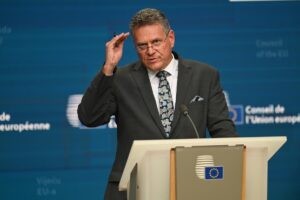 Bruselas defiende que el pacto con EEUU es «el mejor acuerdo» posible y evita una guerra comercial | europapress.es