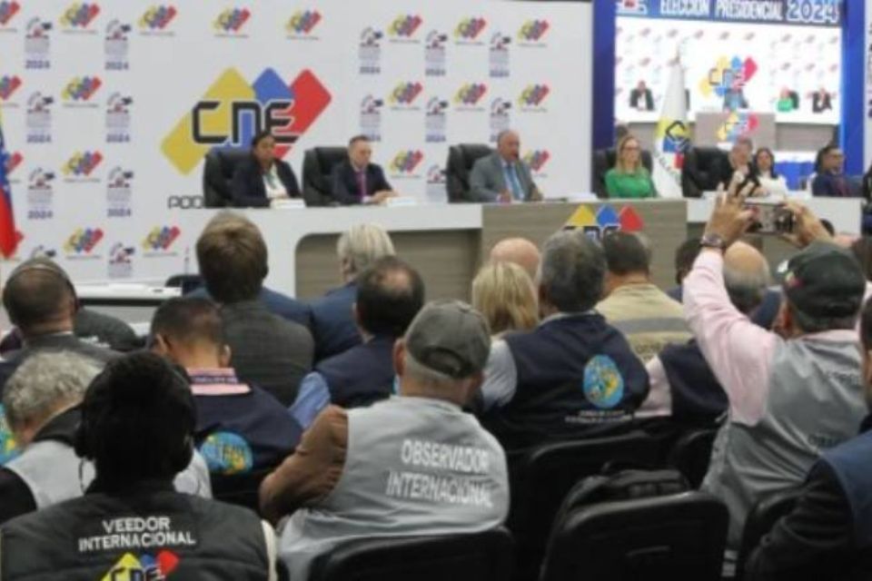 CNE recibe a veedores y asegura que se ha cumplido 89% del cronograma para municipales