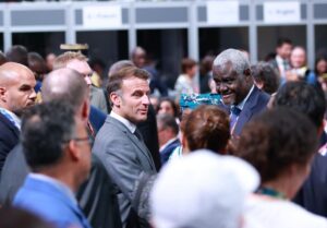 El presidente de la República Francesa, Emmanuel Macron (i) durante la Cumbre de la ONU. A 30 de junio de 2025 en Sevilla, Andalucía (España). El presidente de la República Francesa, Emmanuel Macron, participa con una intervención destacada en el marco de la IV Conferencia Internacional sobre la Financiación para el Desarrollo de Naciones Unidas, abordando los desafíos globales en materia económica y de cooperación internacional. 30 JUNIO 2025 Francisco J. Olmo / Europa Press 30/06/2025. EMMANUEL MACRON;Francisco J. Olmo;