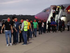 Cabello asegura que ninguno de los 252 venezolanos que llegaron de El Salvador era del Tren de Aragua