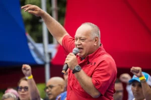 Cabello considera que «se está haciendo justicia» con condena a Álvaro Uribe