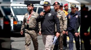 Cabello entrega 105 vehículos y tres helicópteros incautados