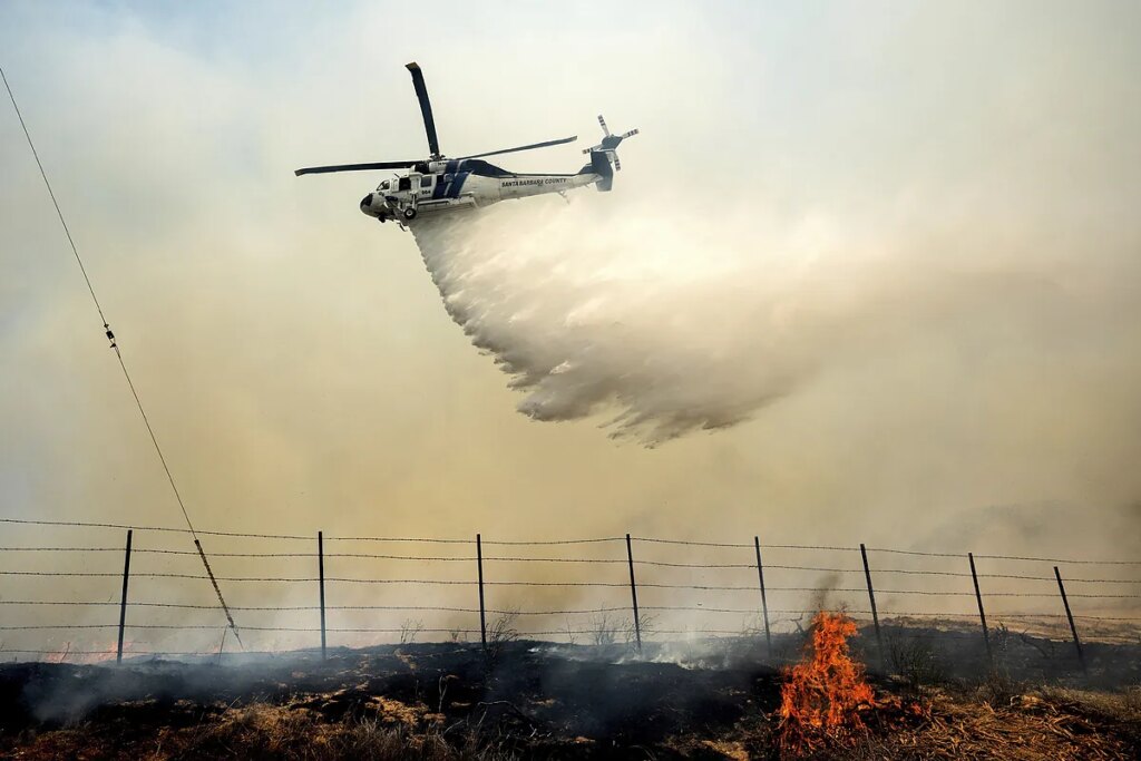 California revive el infierno de Los Ángeles con un incendio de que ya arrasa 14.000 hectáreas