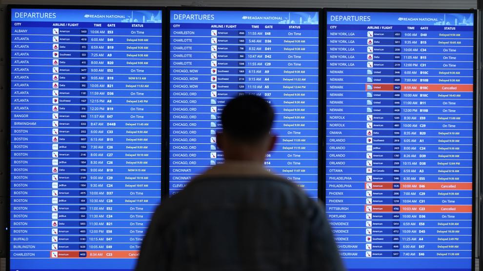 Cancelan el 40% de los vuelos en París el viernes por una huelga de controladores - AlbertoNews