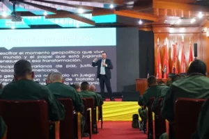 Canciller Gil dictó charla a oficiales de la Fanb