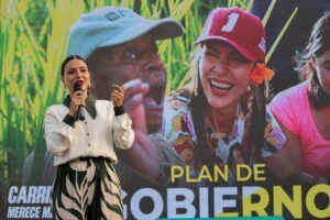 Candidata Jennifer Mujica asegura que representa la «única opción» para las soluciones de Carrizal
