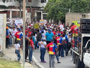 Candidato Suárez realizó caminata en Marapa El Piache