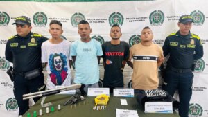 Capturan a cuatro presuntos integrantes de ‘Los Costeños’ en Rebolo: tenían armas, sustancias ilícitas y panfletos intimidatorios