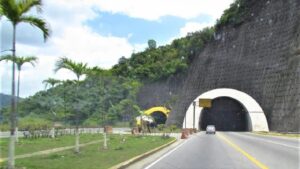 Cerrada parcialmente la autopista Gran Mariscal de Ayacucho