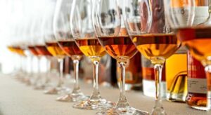 China anuncia que 34 productores de brandy de la UE han aceptado sus "compromisos de precios"