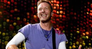 Chris Martin se burló de la pareja infiel en un nuevo show de Coldplay y sorprendió a dos jóvenes: “¿Ustedes son novios legítimos?” – AlbertoNews