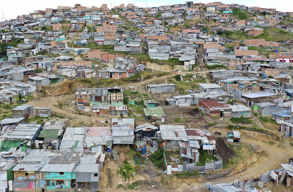 REDUCCIÓN DE LA POBREZA EN COLOMBIA