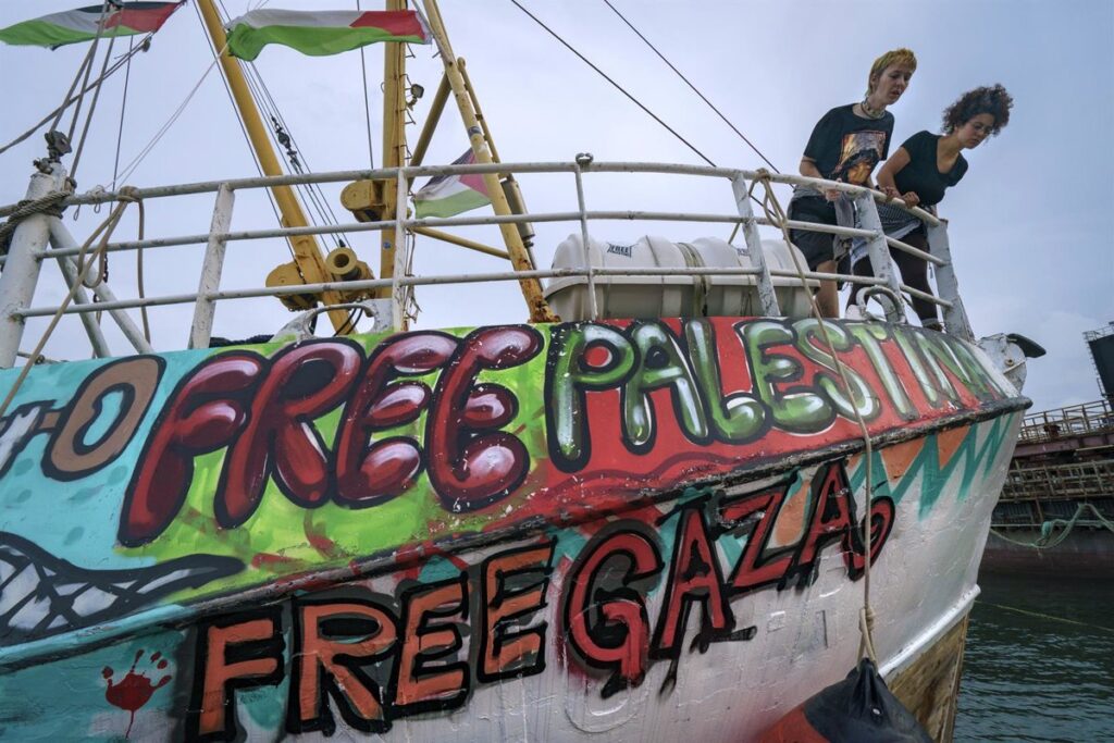 Comandos israelíes abordan el barco 'Handala' de la Flotilla a menos de 100 kilómetros de Gaza
