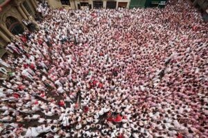Comienzan los Sanfermines de 2025 con un chupinazo multitudinario y mensajes de apoyo a Palestina | europapress.es