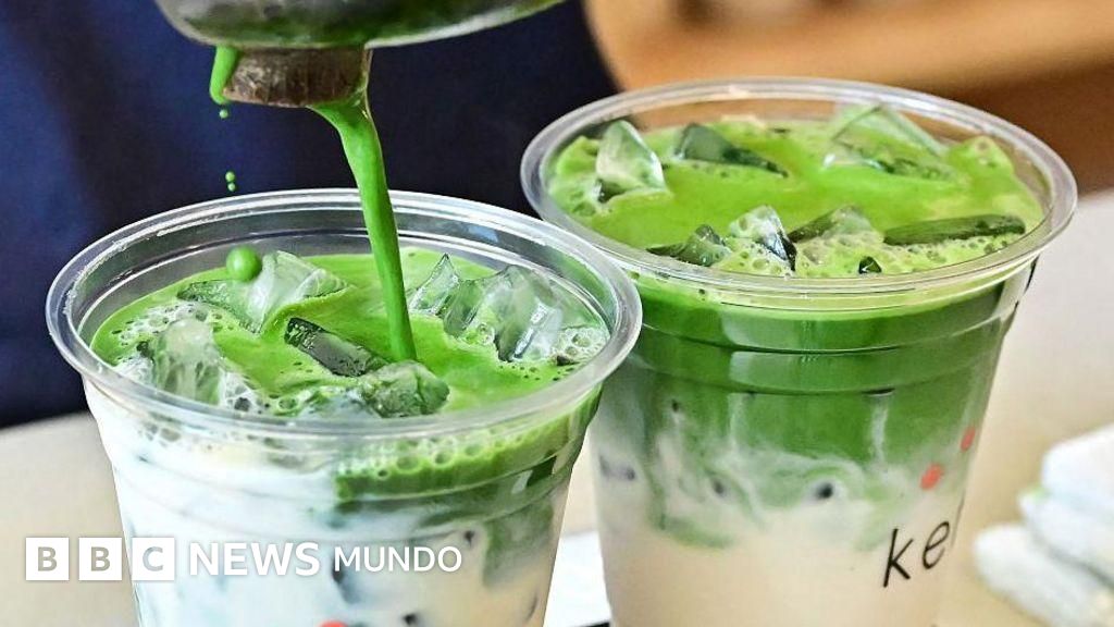 Cómo la moda de tomar té matcha está agotando el suministro de este preciado té japonés