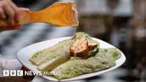 Cómo se creó la ensalada César en la frontera entre México y Estados Unidos (y por qué es un símbolo de la globalización)