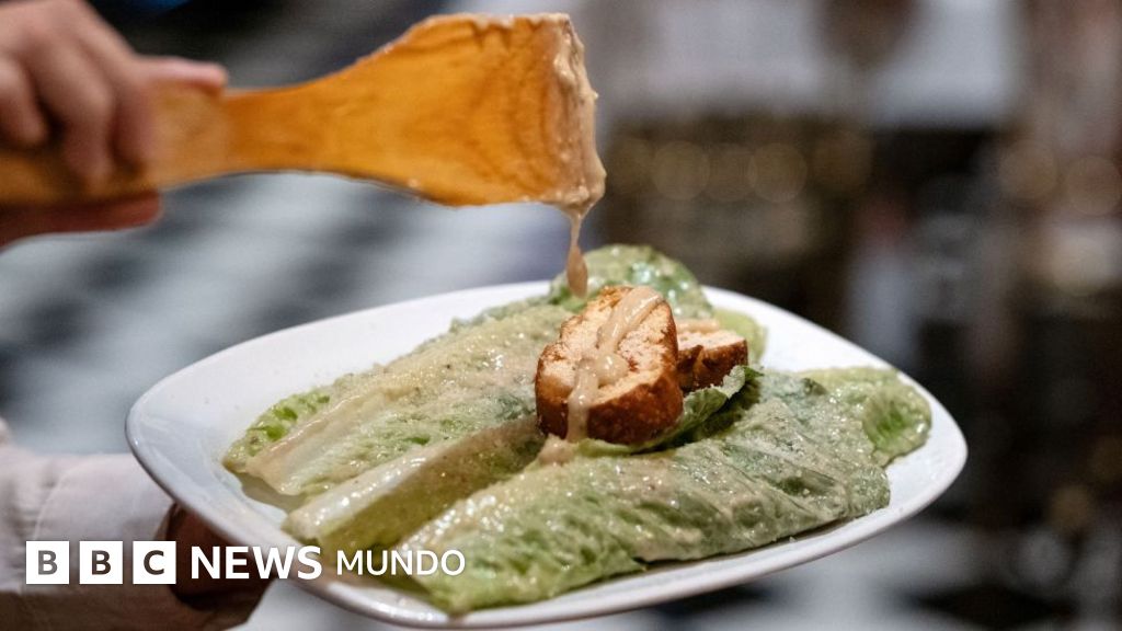 Cómo se creó la ensalada César en la frontera entre México y Estados Unidos (y por qué es un símbolo de la globalización)