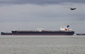 Compañías petroleras extranjeras en Venezuela esperan autorizaciones de EEUU