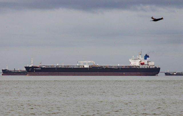 Compañías petroleras extranjeras en Venezuela esperan autorizaciones de EEUU