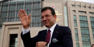 Condenado a un año y ocho meses de cárcel el alcalde de Estambul por «insultos» a un fiscal