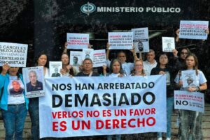 Convocan protesta digital contra el aislamiento que padecen los presos políticos en El Helicoide