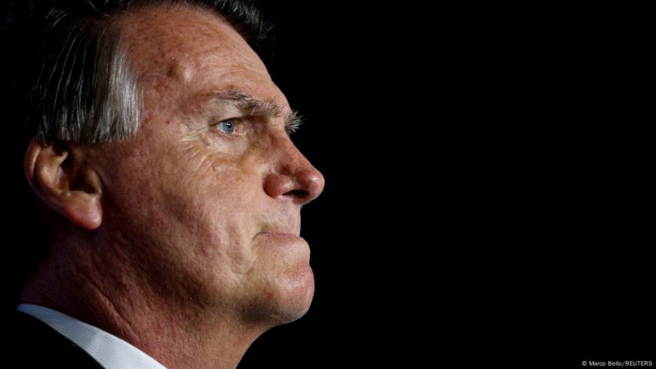 Corte impone a Bolsonaro uso de tobillera electrónica – DW – 18/07/2025