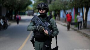 Cuatro muertos dejan combates con disidencias en Colombia – DW – 11/07/2025