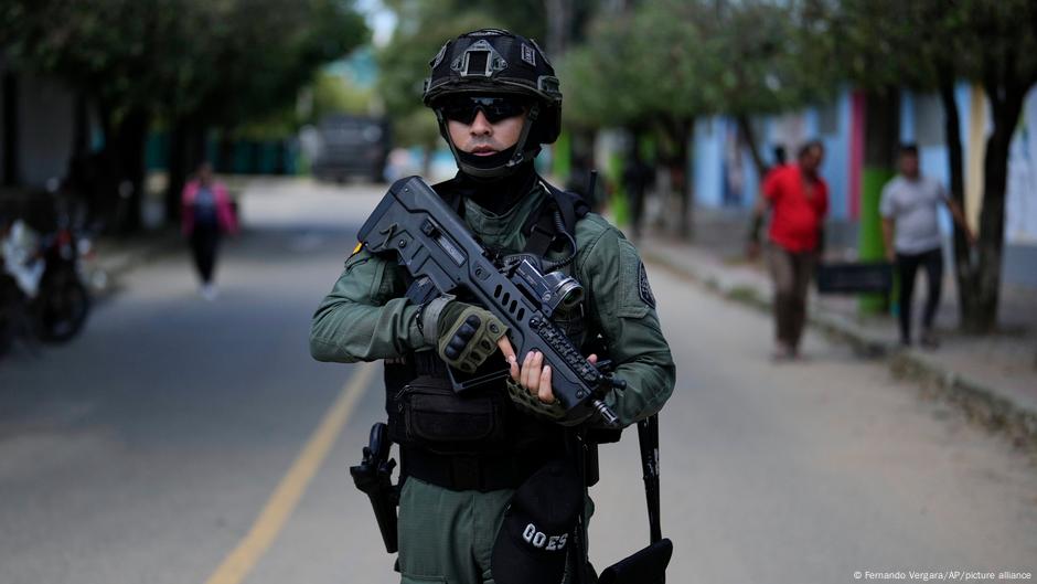 Cuatro muertos dejan combates con disidencias en Colombia – DW – 11/07/2025