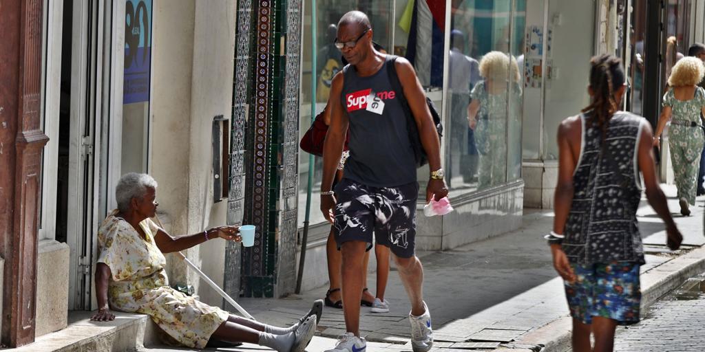 Cuba, la isla sin mendigos sumida en la pobreza