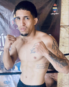 Definen Campeón Nacional Super gallo en Macuto