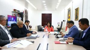 Delcy Rodríguez sostuvo reunión con el gabinete económico