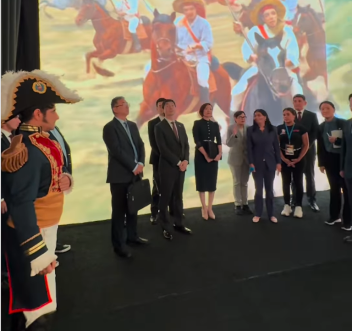 Delegación china del Banco de Desarrollo visita Expo Simón