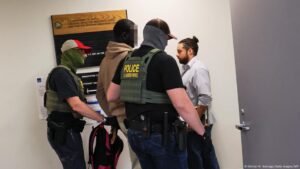 Denuncian condiciones de inmigrantes detenidos en Nueva York – DW – 22/07/2025