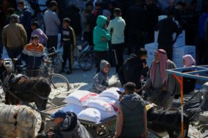 Denuncian la muerte de 21 palestinos en un punto de distribución de ayuda de la GHF en el sur de la Franja de Gaza