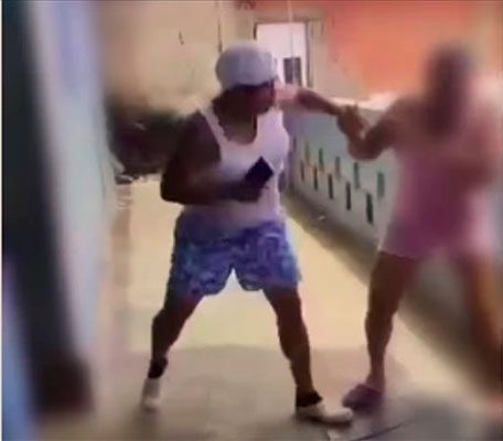 Detenida mujer por golpear salvajemente a su madre