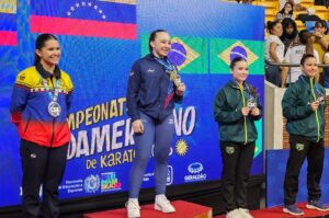 Diana Oligino, campeona sudamericana en kata con la selección de Carabobo