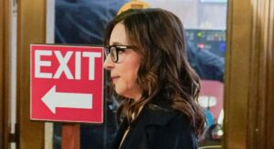 Dimite la consejera delegada de X después de que la IA de Musk perdiera el control: "Están creando al Anticristo"
