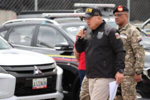Diosdado Cabello entrega a instituciones vehículos incautados de hechos de corrupción