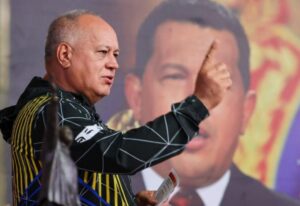 Diosdado Cabello prometió que «estamos acabando con los gestores y malandros en el Intt»