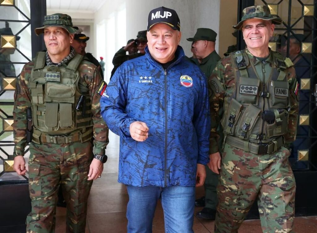 Diosdado Cabello se tomó una FOTO sonriente junto a la cúpula militar de la Fanb