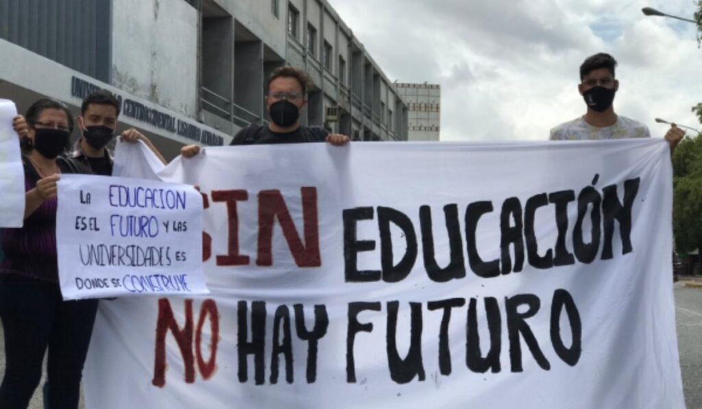 "74% de los maestros abandonan la carrera por bajos salarios", afirmó Carmen Teresa Márquez pdta de la FVM