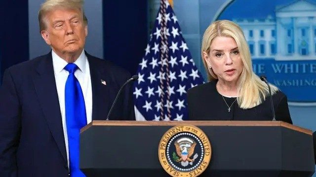 Donald Trump ordenó a Pam Bondi divulgar el testimonio del gran jurado que acusó formalmente a Jeffrey Epstein