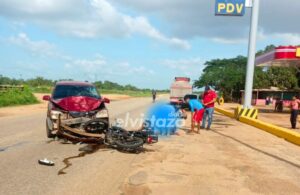 Dos hombres mal heridos en colisión moto - camioneta este 1° de julio en la carretera El Tigre - Cantaura