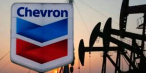 EEUU bloquea ganancias petroleras de Maduro