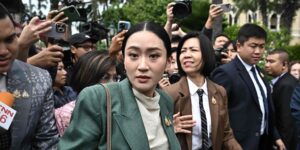 El Constitucional de Tailandia suspende a la primera ministra por una llamada al hombre fuerte de Camboya en la que criticó a su propio Ejército
