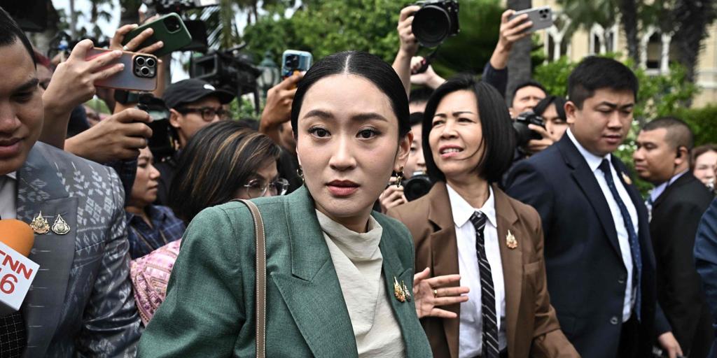 El Constitucional de Tailandia suspende a la primera ministra por una llamada al hombre fuerte de Camboya en la que criticó a su propio Ejército