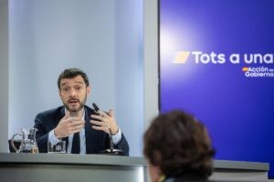 El Gobierno aprueba una norma que prohíbe publicidad de gasolina y aumentar el precio en reventa de entradas